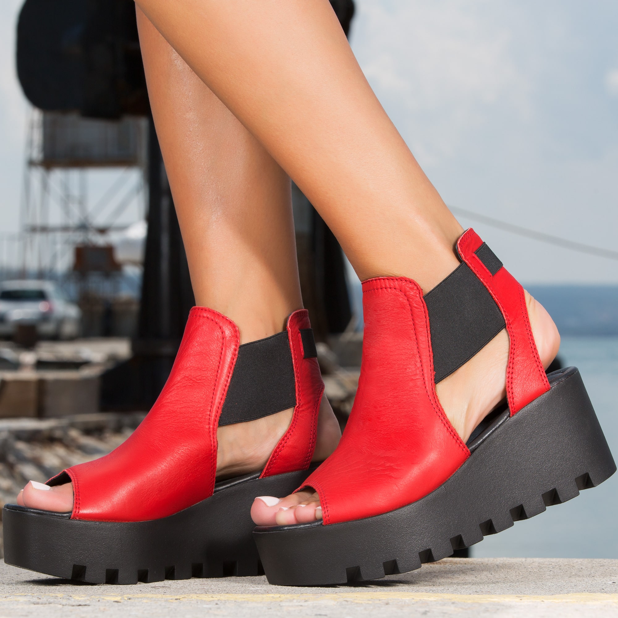 Florence Cut-out platform shoes , Red Color