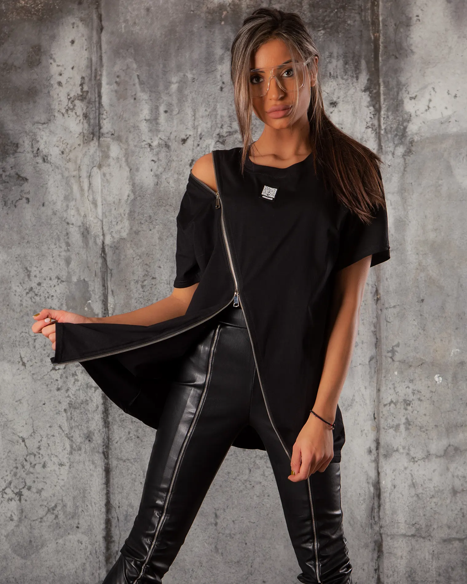 Addict Code Top With A Zipper, Black Color