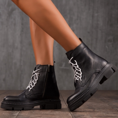 Avenue Leather Boots, Black Color