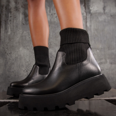 Entourage Boots, Black Color