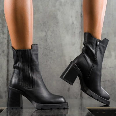 Every Me, Every You Boots, Black Color