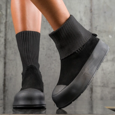 Aim For The Best Boots, Black Color