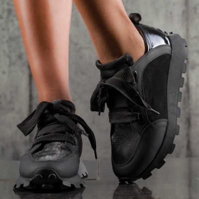 It's A Vibe Trainers, Black Color