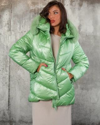 Яке Bring Us Closer, Цвят Мента